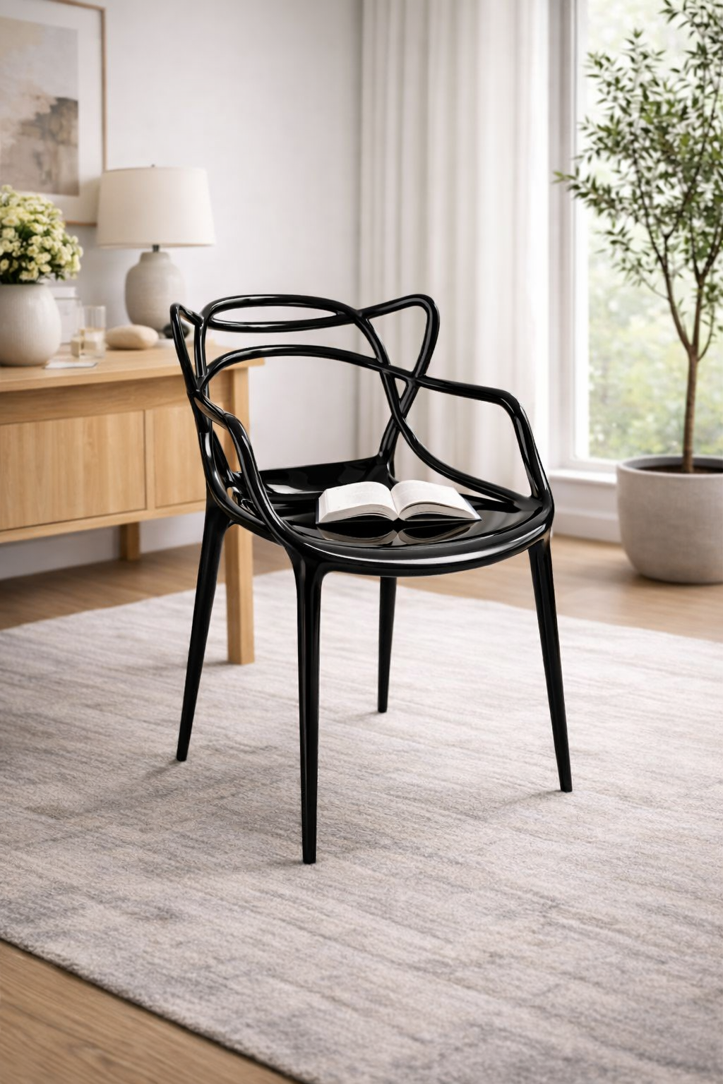 Sedia Curve in policarbonato nero lucido con design moderno e linee intrecciate
