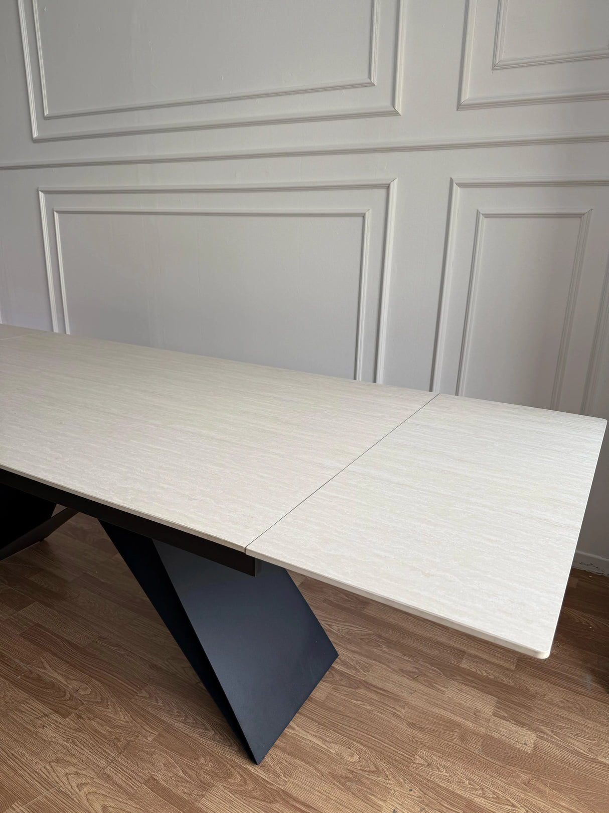 Tavolo Darren Allungabile 160-260 cm – Piano in Ceramica e Struttura a W in Metallo