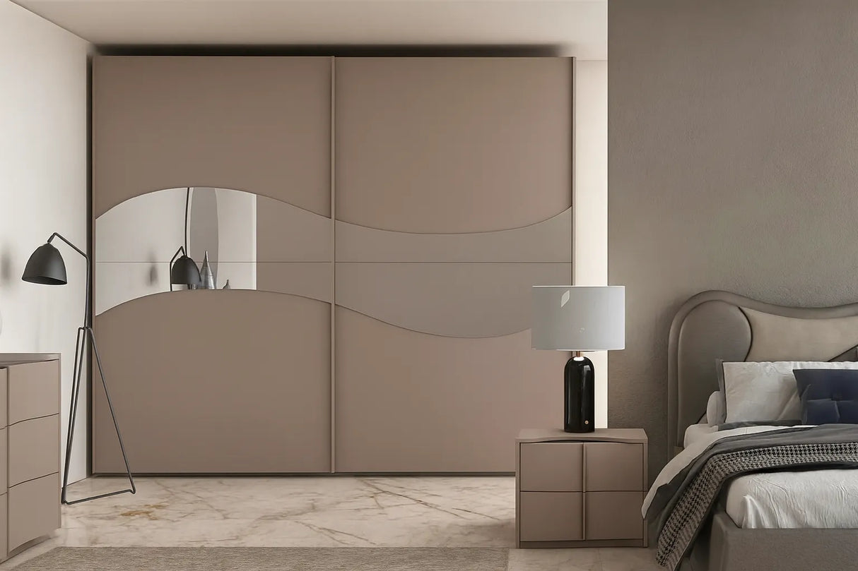Camera da letto moderna FIRENZE con letto contenitore e armadio scorrevole laccato visone con specchi