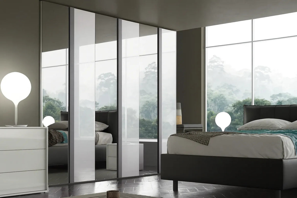 Camera da letto moderna Lussemburgo in bianco lucido e cemento con letto contenitore e armadio con specchi