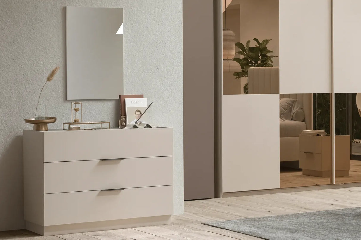 Camera da letto moderna Milano con letto contenitore, armadio scorrevole cashmere con specchi bronzati, comò e comodini