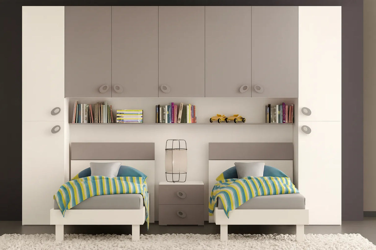 Cameretta Ibisco Doppio Ponte in finitura bianco frassinato e grigio con due letti singoli, armadi e pensili integrati.