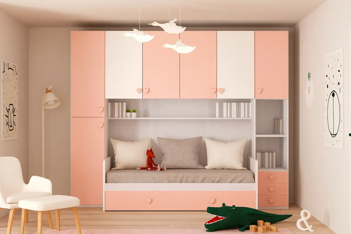 Cameretta Petunia a ponte rosa e bianco con doppio letto e armadi contenitori – Europa Mobili
