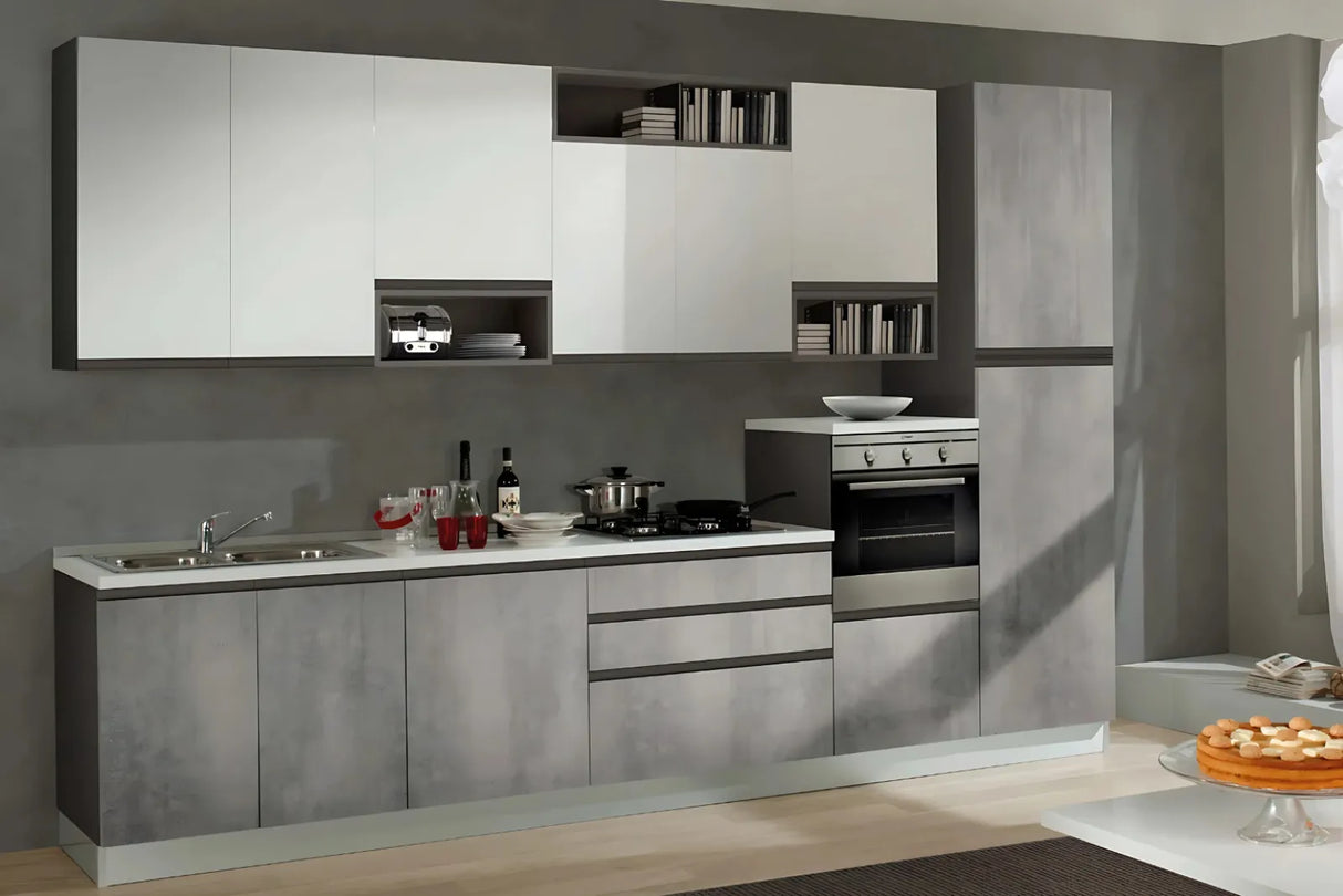 Cucina Prisma 360 cm con pensili bianco gesso e basi cemento chiaro