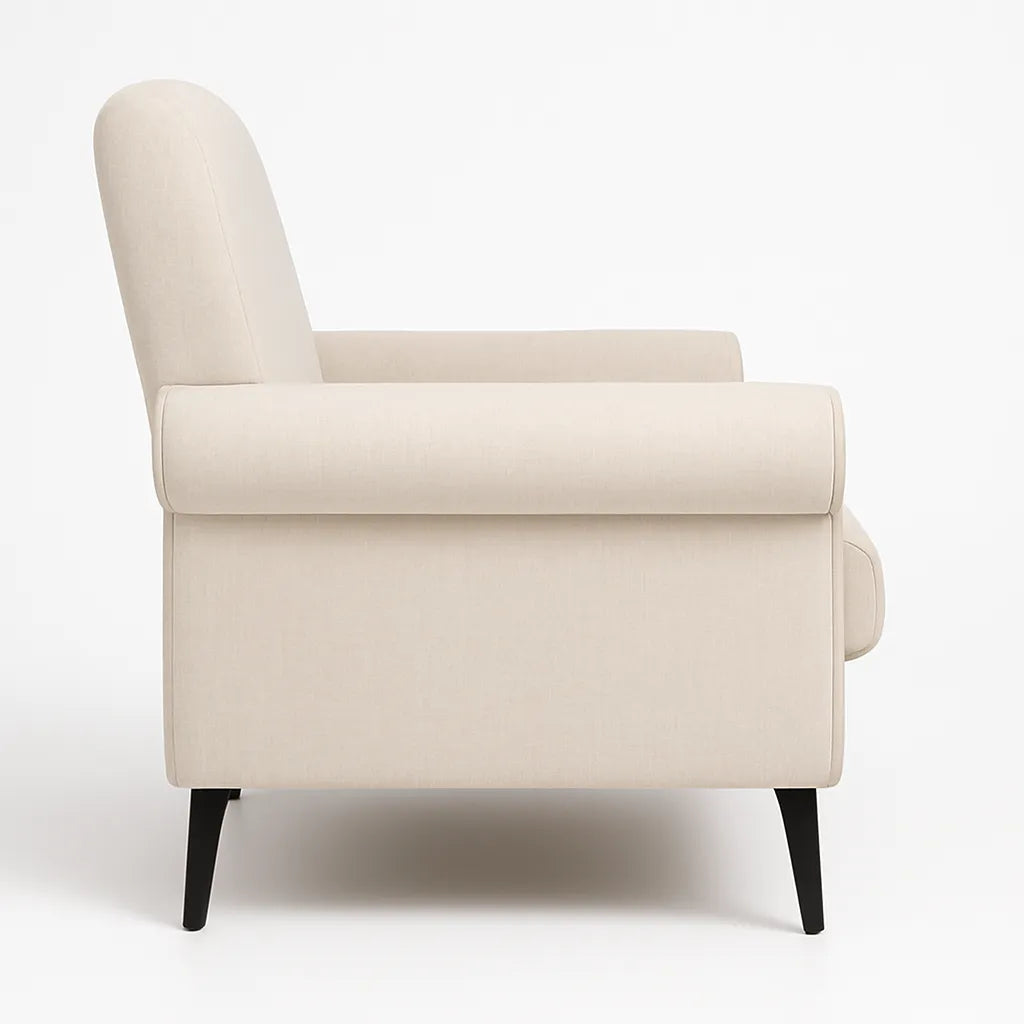 Divanetto in stoffa beige elegante e compatto