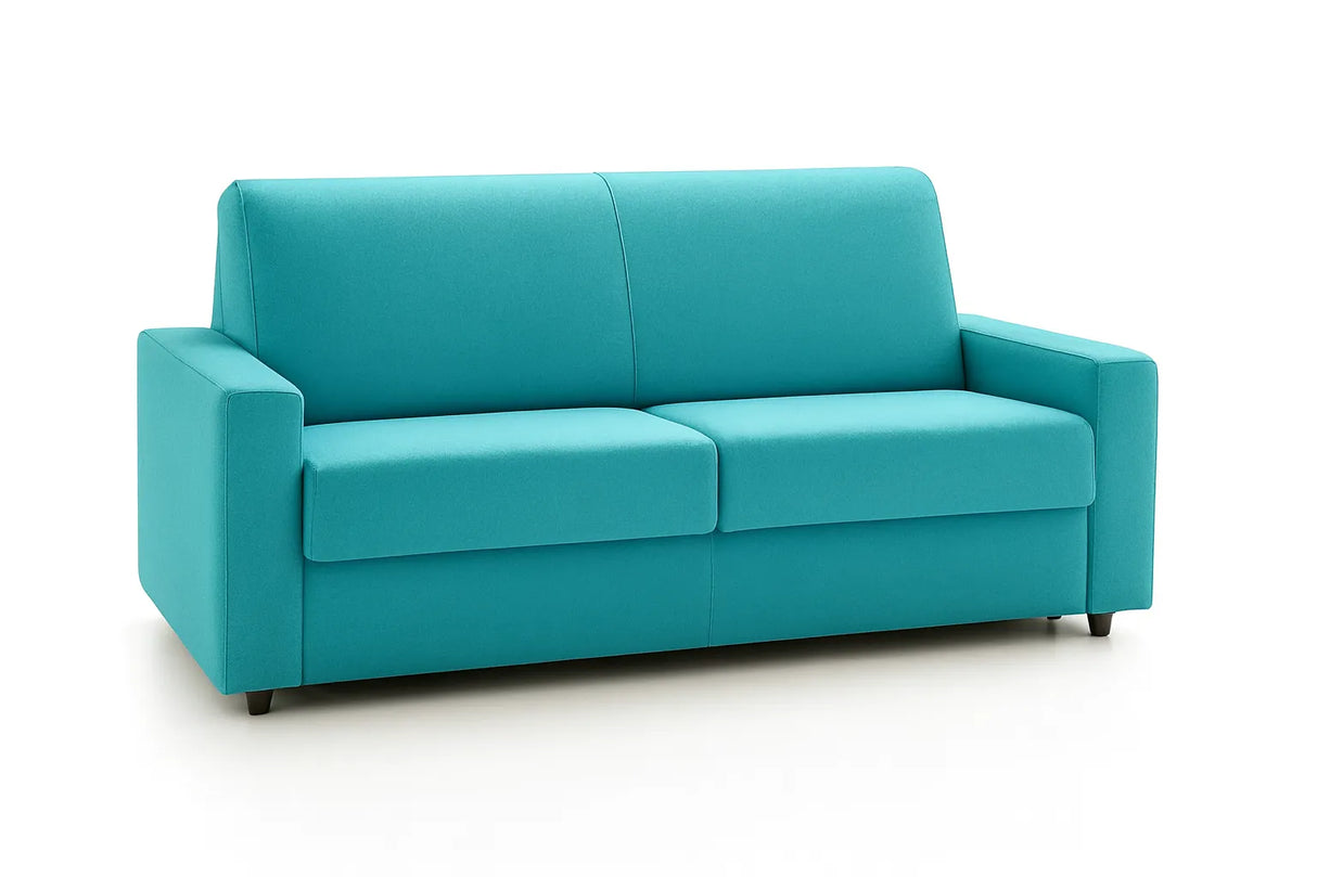 Divano letto 3 posti in tessuto con rete elettrosaldata, apertura a ribalta, maniglia estraibile e vano porta cuscini integrato.