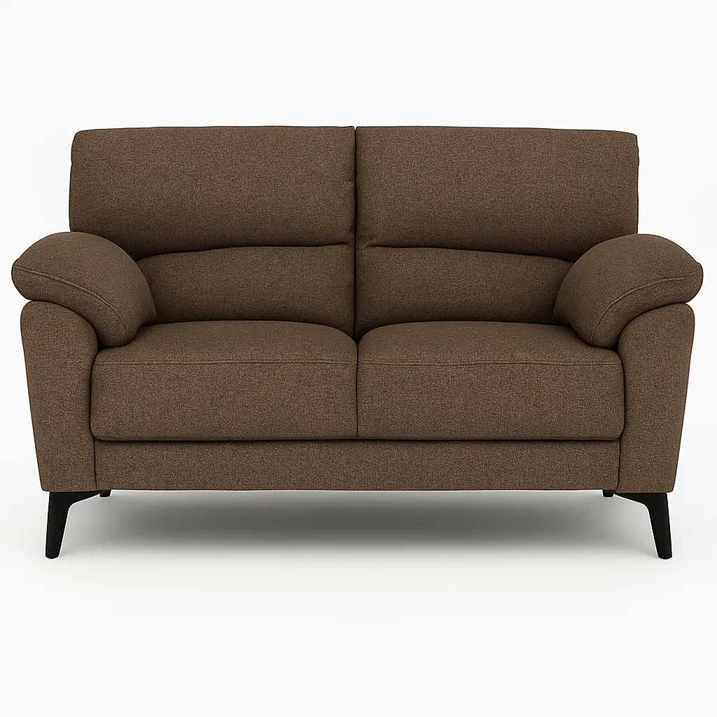 Divano Mira in tessuto lavabile con struttura in legno massello e piedini in metallo, design italiano elegante e moderno.