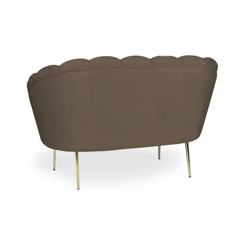 Divano due posti Orel in velluto caffè con struttura a conchiglia e piedi in ferro