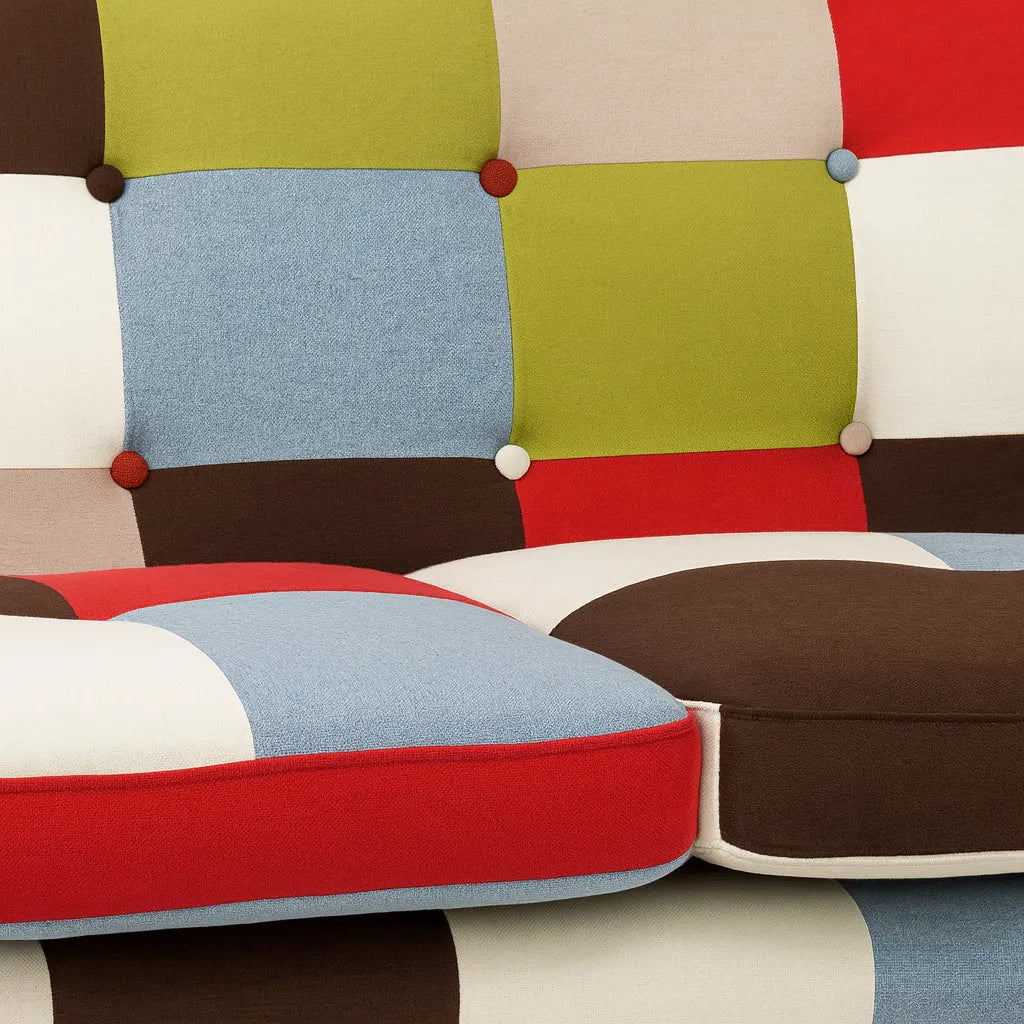 Divano Patchwork 2 posti colorato con fantasia multicolore e gambe in legno nero