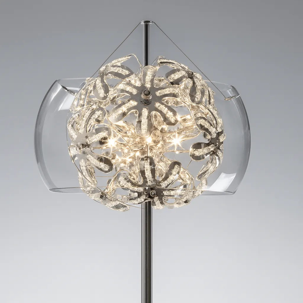 Lampada da terra Diadema con struttura in cromo e diffusore in cristallo dal design elegante