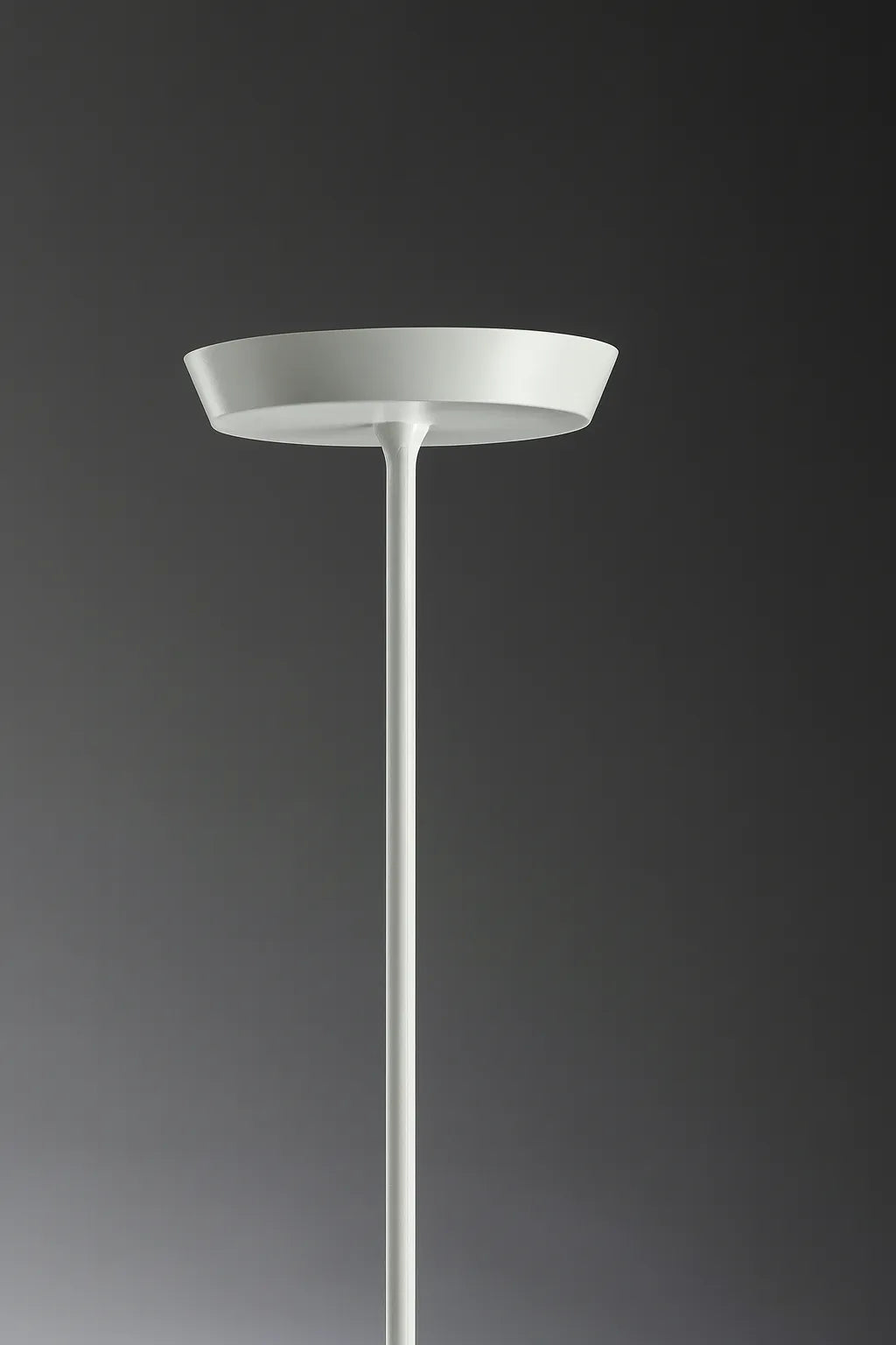 Lampada da terra Livia in alluminio bianco con LED dimmerabile