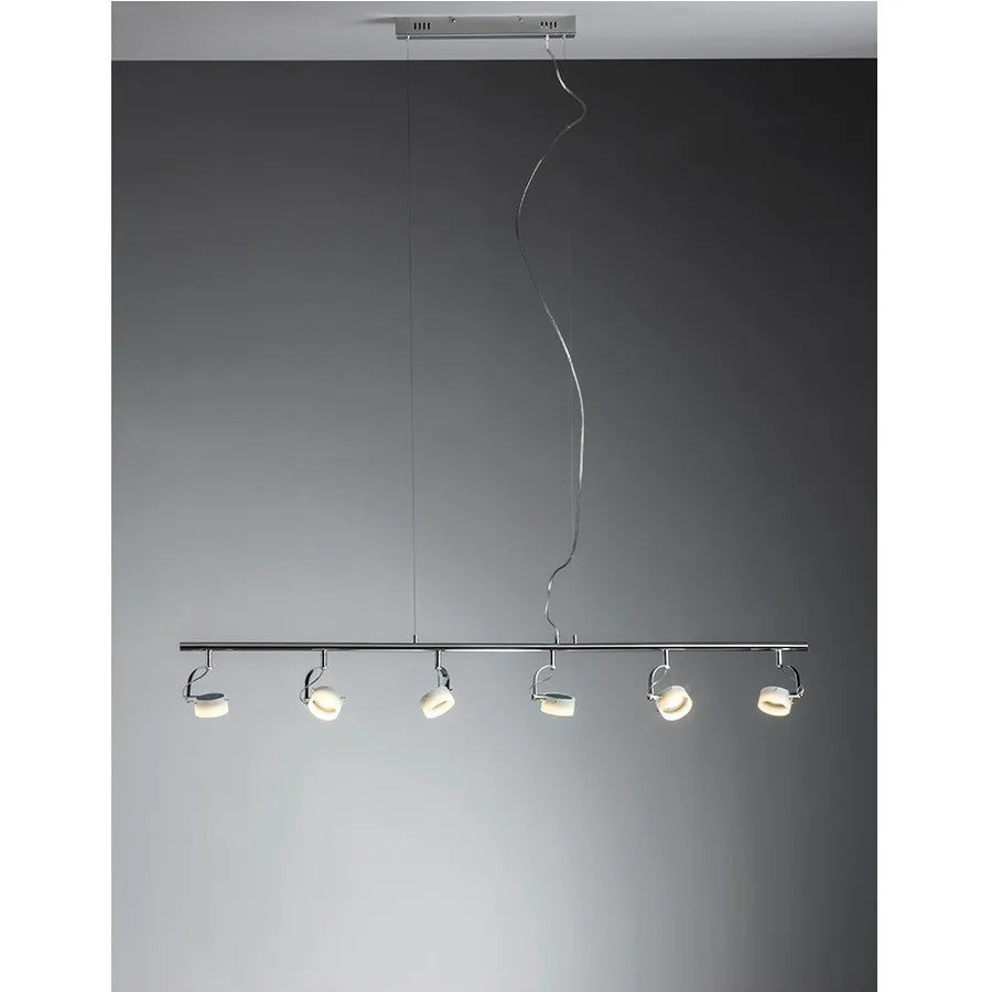 Lampadario a sospensione Orkestra con 6 LED orientabili in vetro opale e finitura cromo.