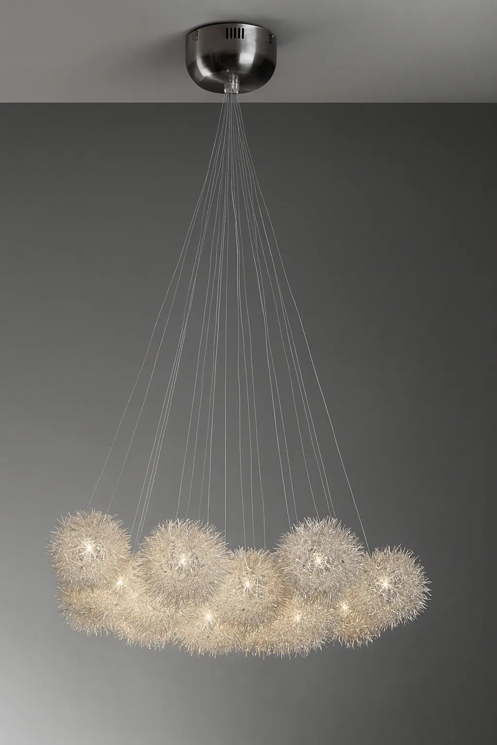 Lampadario Pompon in cromo con sfere in filo di alluminio intrecciato