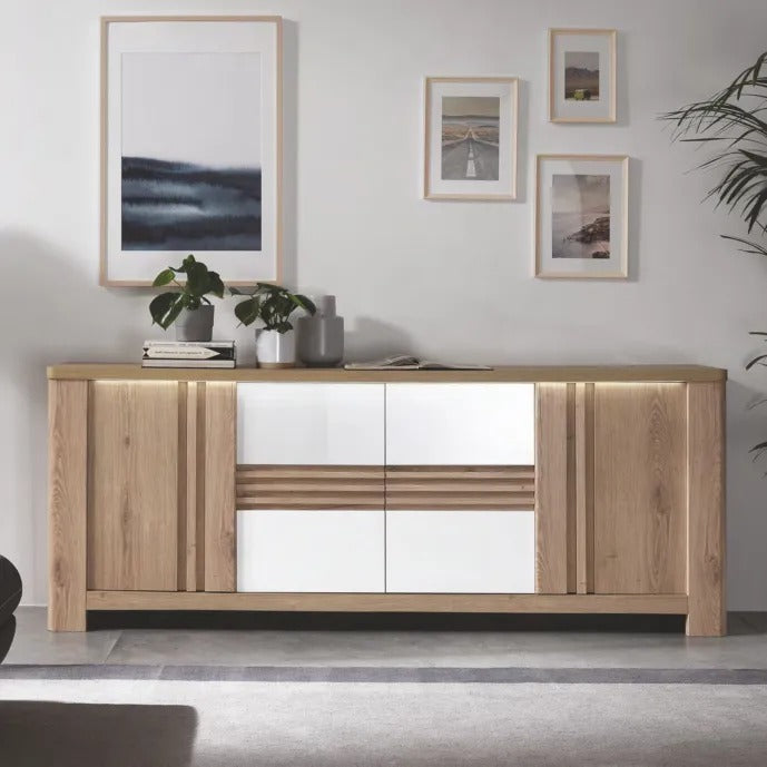 Madia Palazzo 4 ante con finitura Rovere Wellington e Bianco Laccato. Mobile contenitore elegante e moderno Made in Italy, perfetto per il soggiorno.