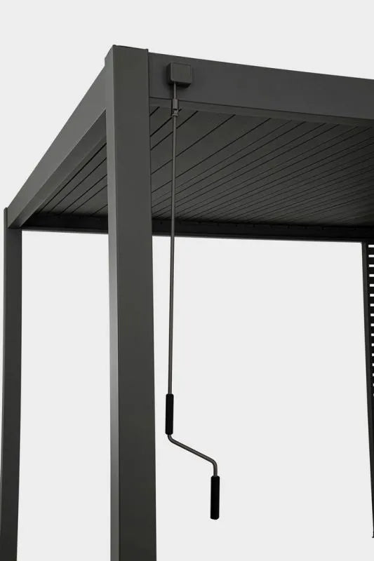 Pergola bioclimatica antracite 3x3,6 m con lamelle orientabili e struttura in alluminio