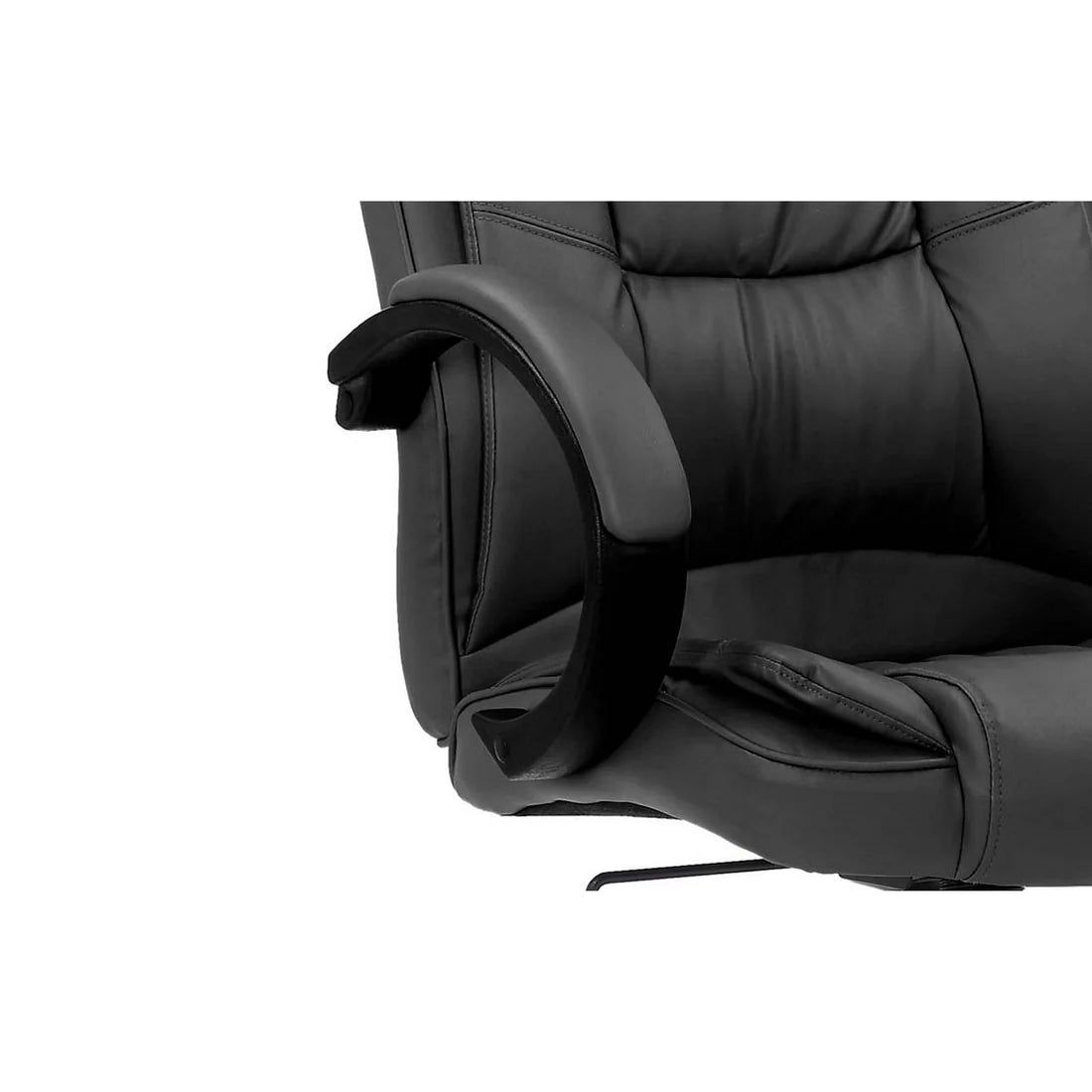Poltrona direzionale ergonomica in ecopelle nero, con braccioli neri e base cromata per ufficio o studio.