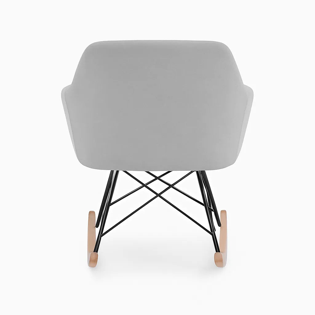 Poltrona a dondolo grigia in stile scandinavo con base in legno e struttura in metallo.