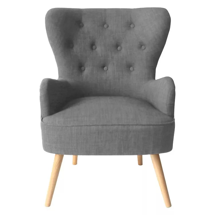 Poltrona Giulietta in tessuto Oxford antimacchia con schienale ergonomico trapuntato e piedini in legno, ideale per soggiorno, studio o camera da letto.