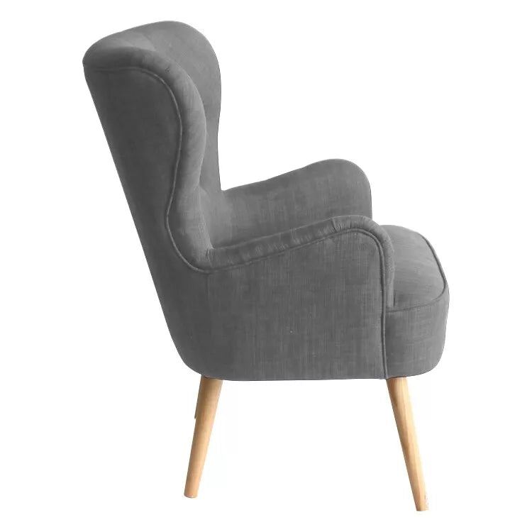 Poltrona Giulietta in tessuto Oxford antimacchia con schienale ergonomico trapuntato e piedini in legno, ideale per soggiorno, studio o camera da letto.