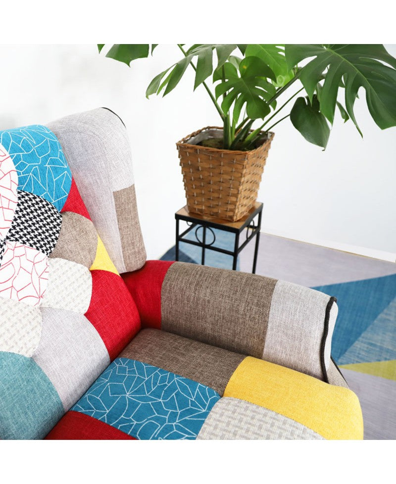 Poltrona reclinabile patchwork in tessuto policotone colorato con poggiapiedi, schienale comfort e struttura in legno robusta