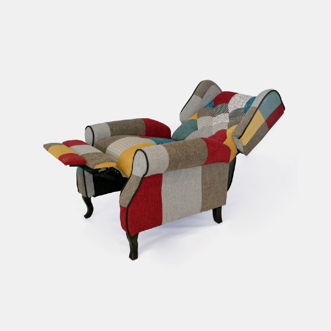 Poltrona reclinabile patchwork in tessuto policotone colorato con poggiapiedi, schienale comfort e struttura in legno robusta