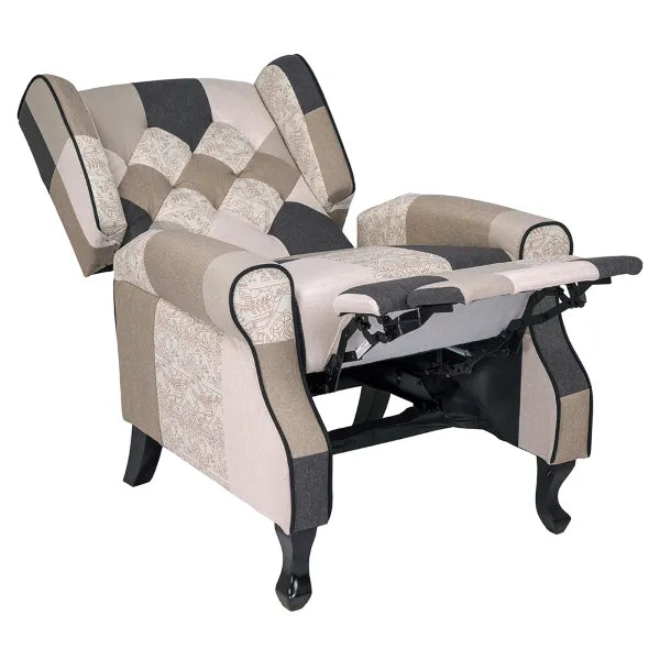 Poltrona reclinabile in tessuto patchwork con struttura solida, poggiapiedi integrato e schienale regolabile manualmente