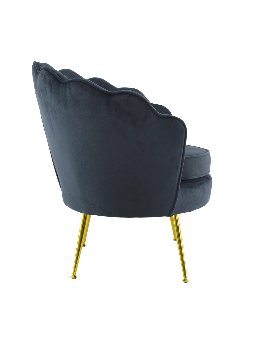 Poltrona in velluto con schienale a conchiglia e gambe dorate, ideale per soggiorno, camera da letto o ambienti eleganti.