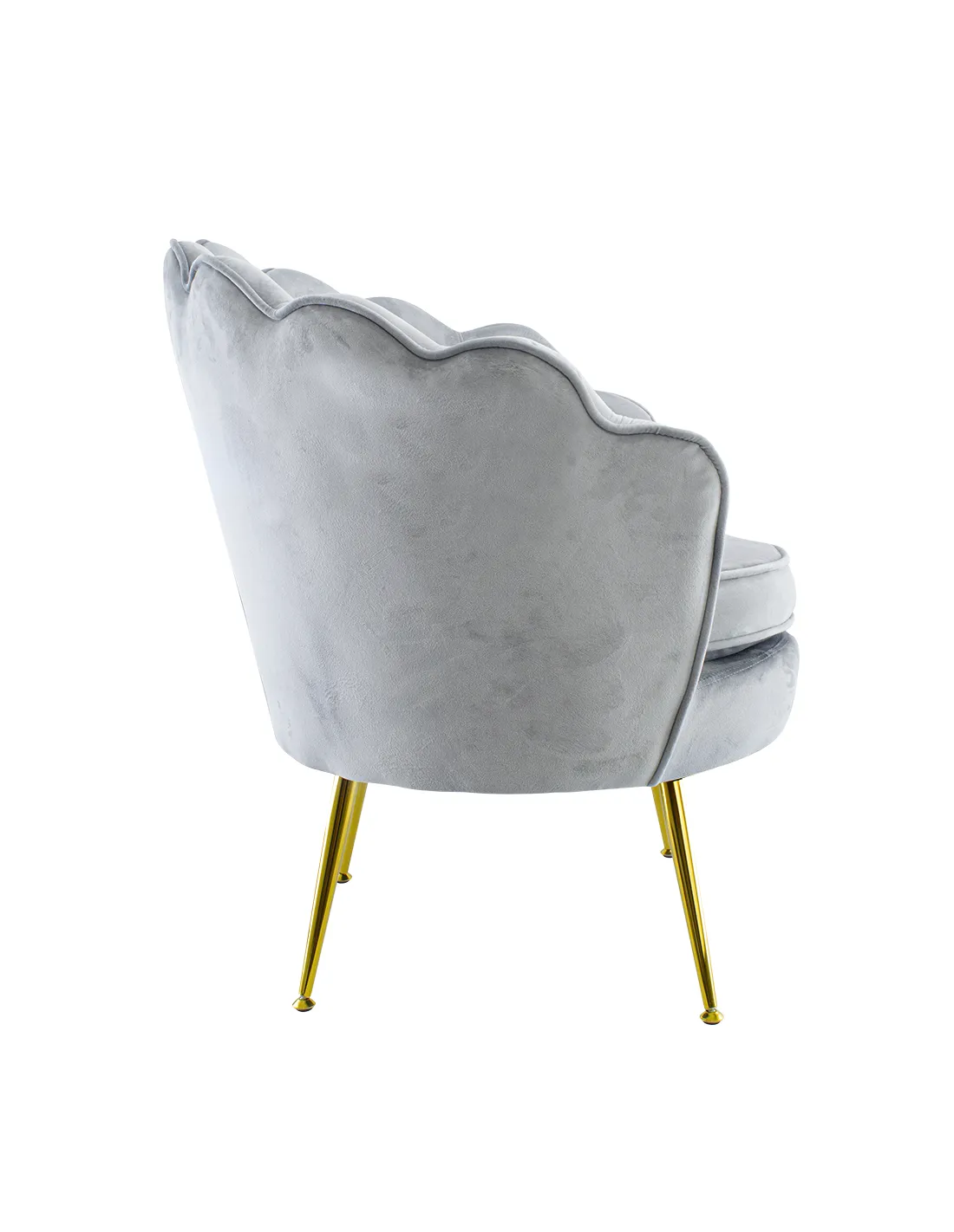 Poltrona in velluto con schienale a conchiglia e gambe dorate, ideale per soggiorno, camera da letto o ambienti eleganti.