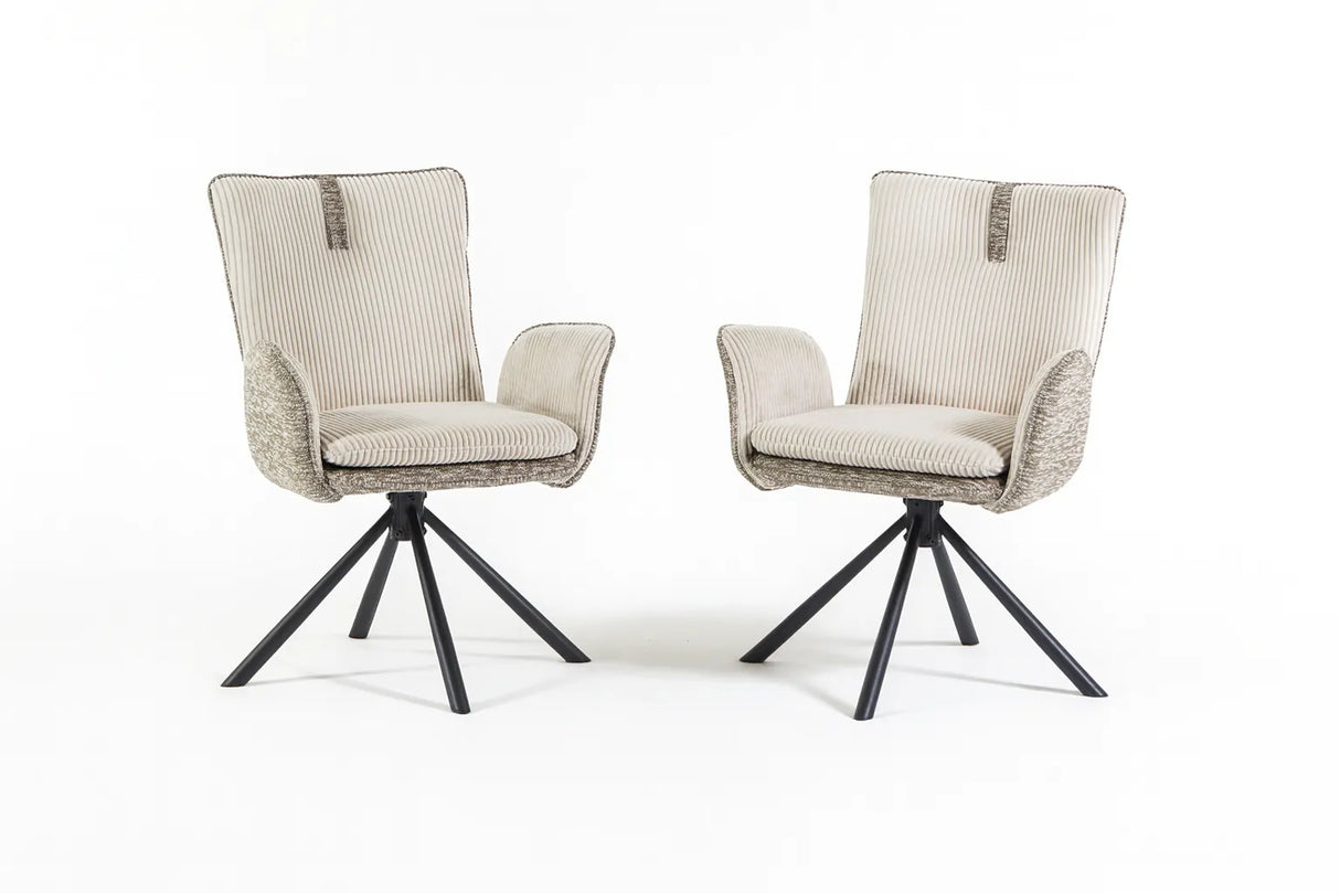 Sedia Camilla in tessuto e velluto beige con base in metallo nero, venduta in set da 2 sedie.