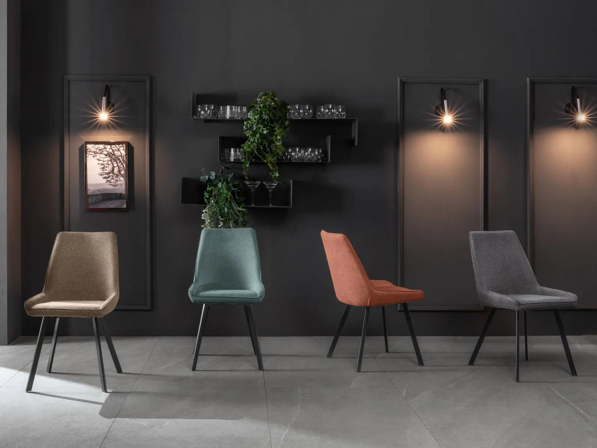 Sedia Fox Stones con seduta in microfibra e struttura in metallo nera