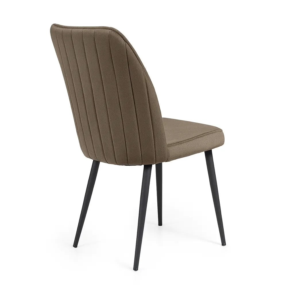 Sedia Tufi imbottita con rivestimento in nabuk e gambe in metallo nero, stile moderno industriale