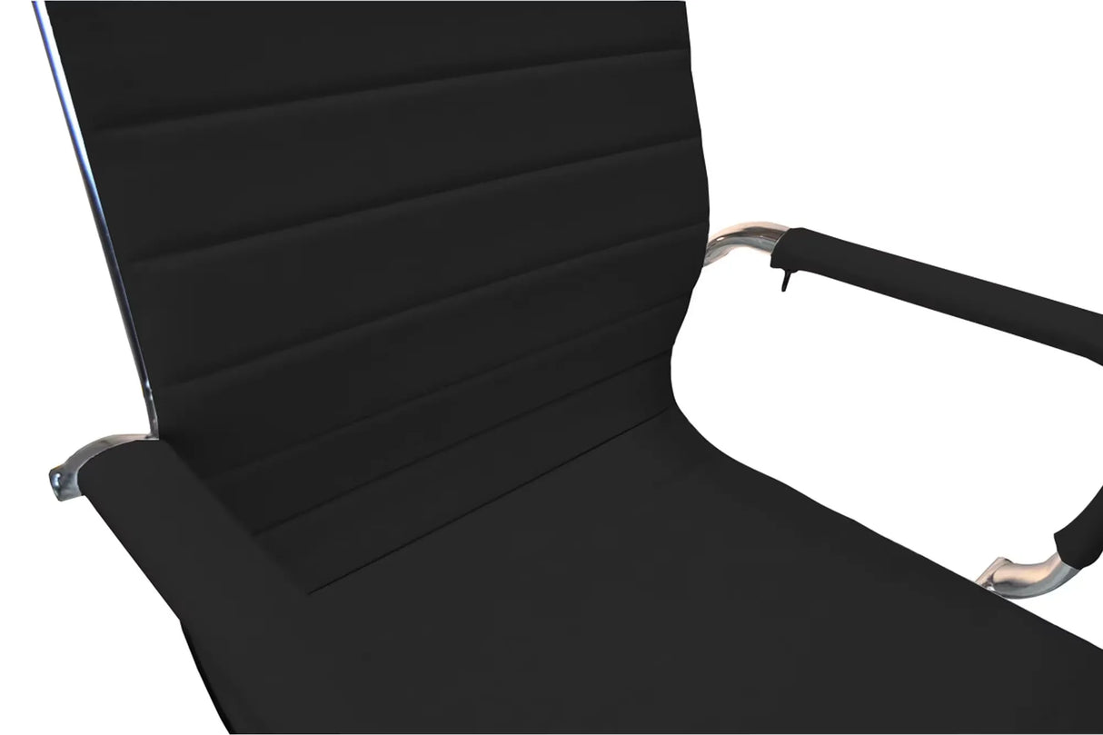 Sedia da ufficio presidenziale in ecopelle nera con braccioli cromati e schienale alto