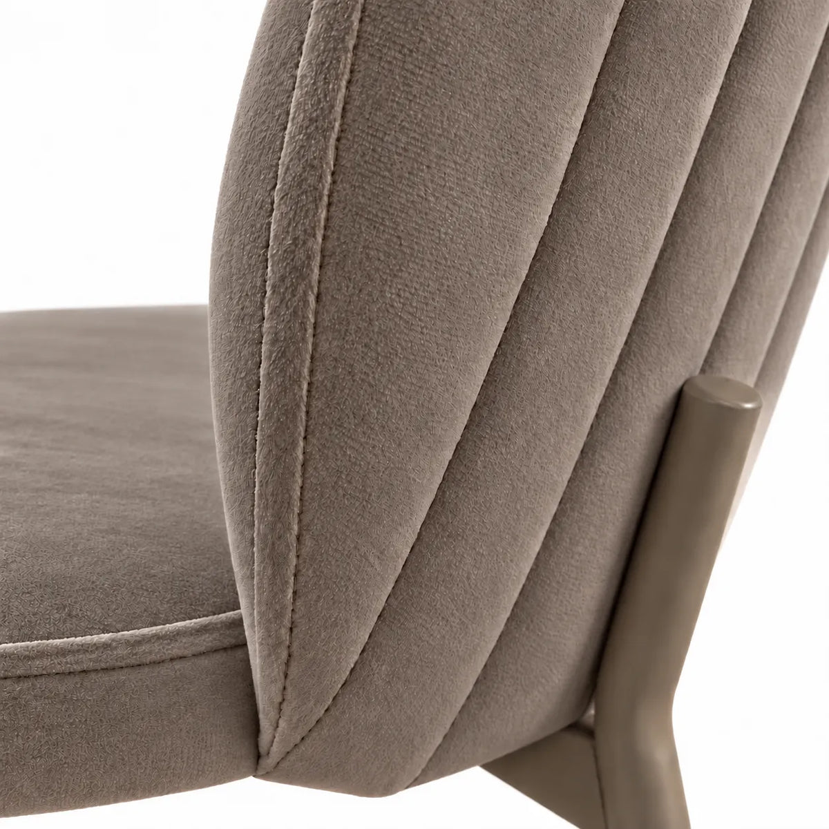 Sedia Thalia del set da 2 in velluto beige o tortora con struttura in metallo cashmere