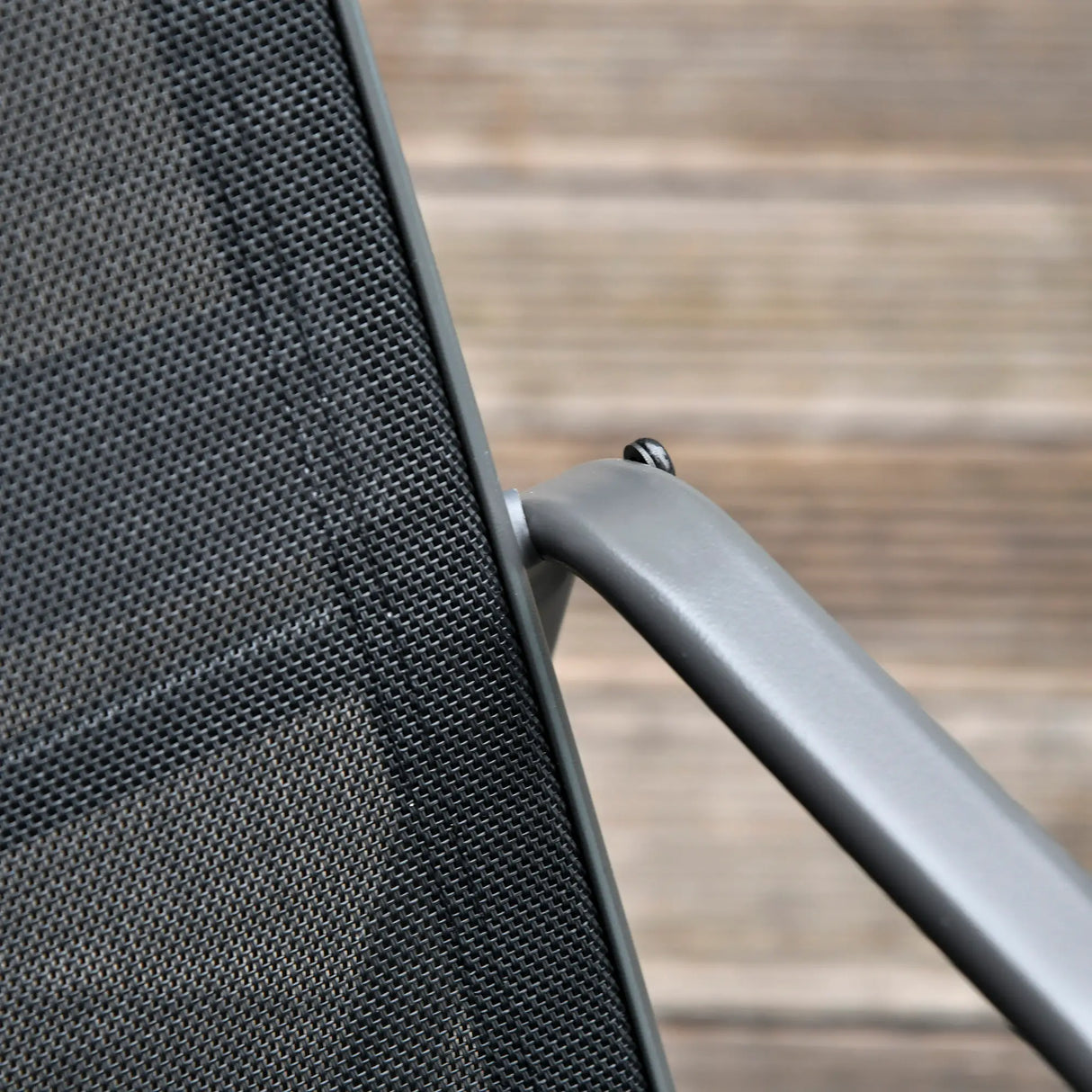 Set da giardino Palau con panchina 2 posti, due sedie e tavolino in metallo e textilene traspirante