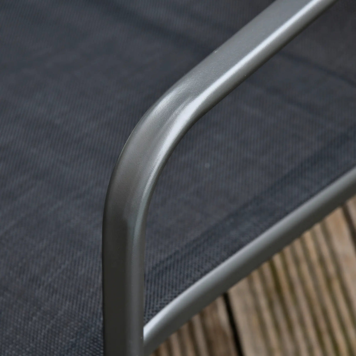 Set da giardino Palau con panchina 2 posti, due sedie e tavolino in metallo e textilene traspirante