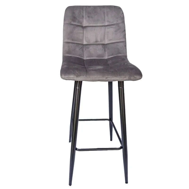 Sgabello alto Daniela in velluto tortora con struttura in metallo nero ed elegante schienale curvo