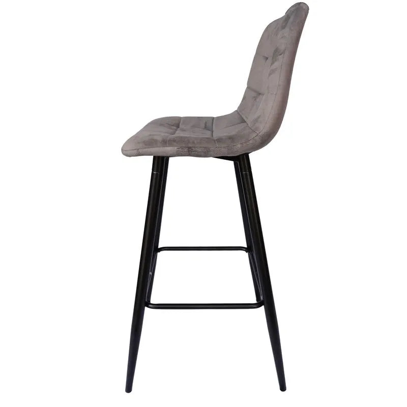 Sgabello alto Daniela in velluto tortora con struttura in metallo nero ed elegante schienale curvo