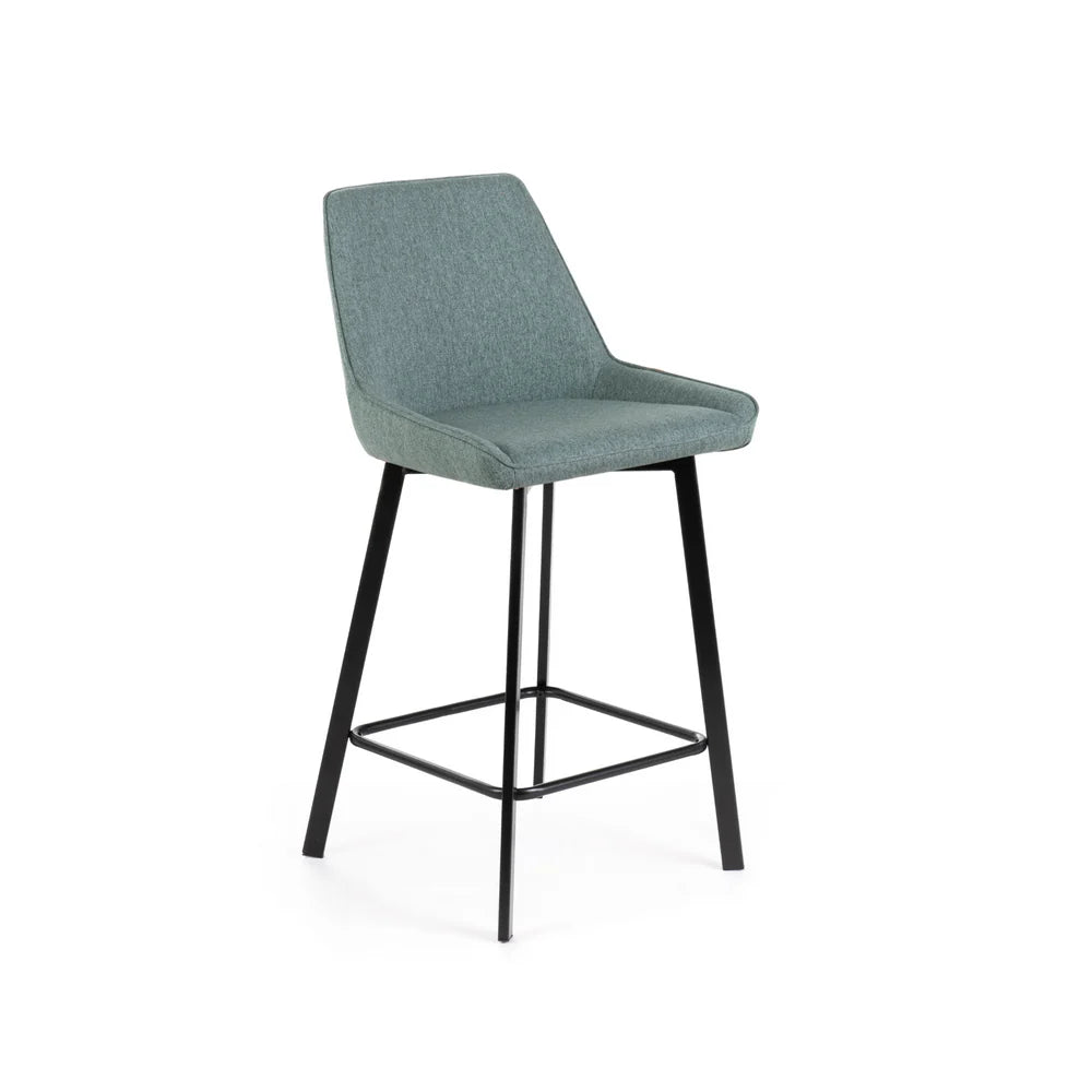 Sgabello Fox con seduta imbottita in tessuto e poggiapiedi in metallo, ideale per cucina o angolo bar