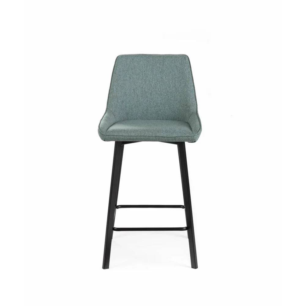 Sgabello Fox con seduta imbottita in tessuto e poggiapiedi in metallo, ideale per cucina o angolo bar