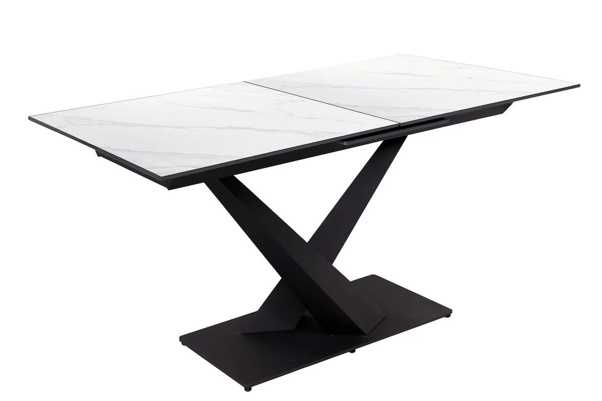 Tavolo allungabile Oliver con piano in ceramica effetto marmo bianco e base incrociata in metallo nero
