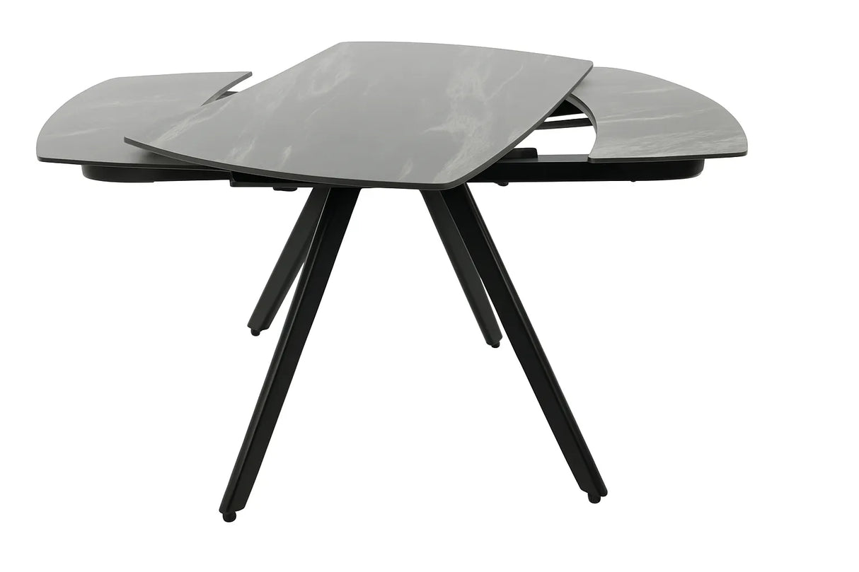 Tavolo allungabile rotante in ceramica effetto marmo nero con gambe in metallo, da 6 a 8 posti.