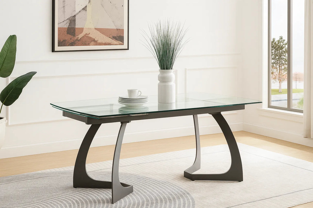 Tavolo Dafne in vetro trasparente con struttura in metallo nero, design moderno ed elegante