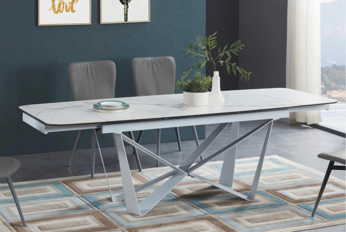 Tavolo Diamante allungabile con piano effetto marmo bianco e struttura in metallo bianco
