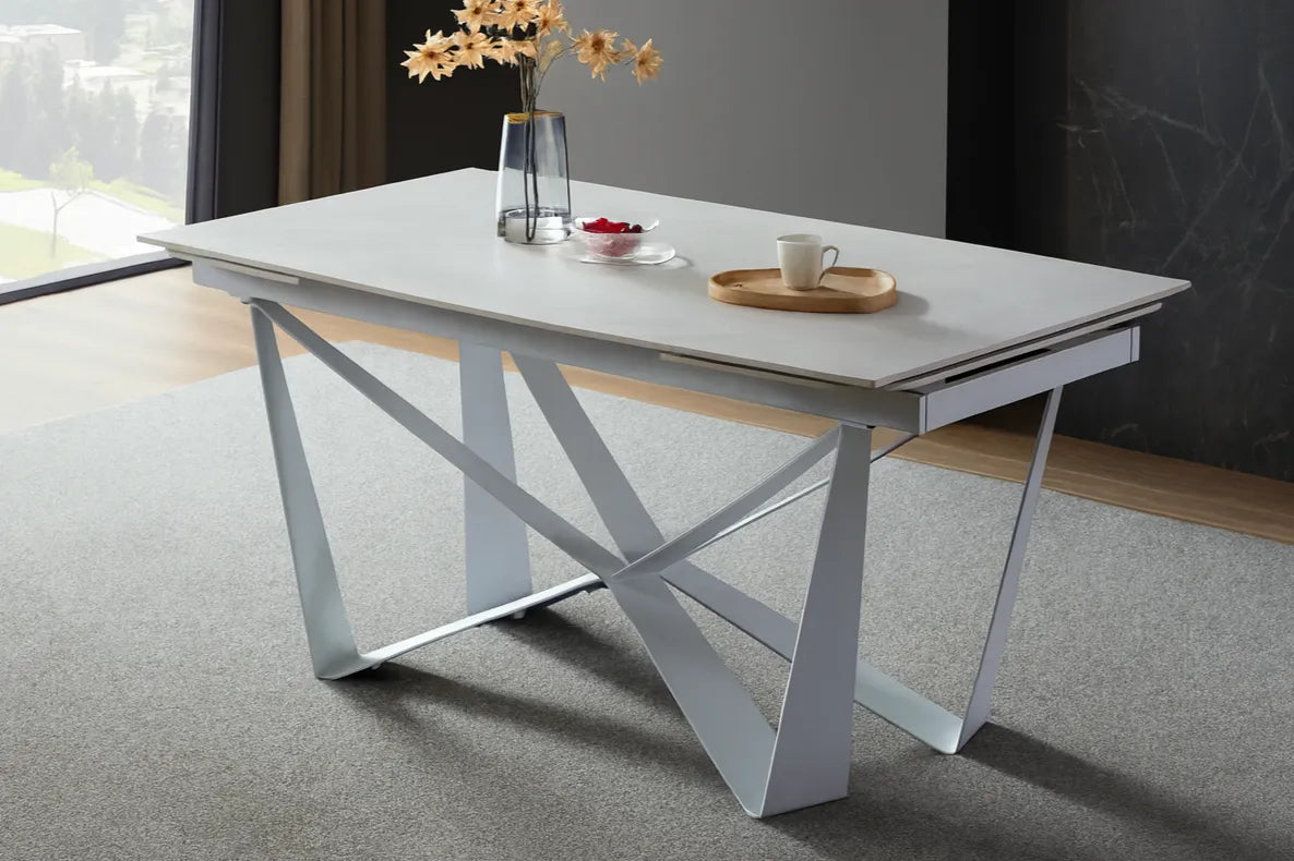 Tavolo Diamante allungabile con piano effetto marmo bianco e struttura in metallo bianco