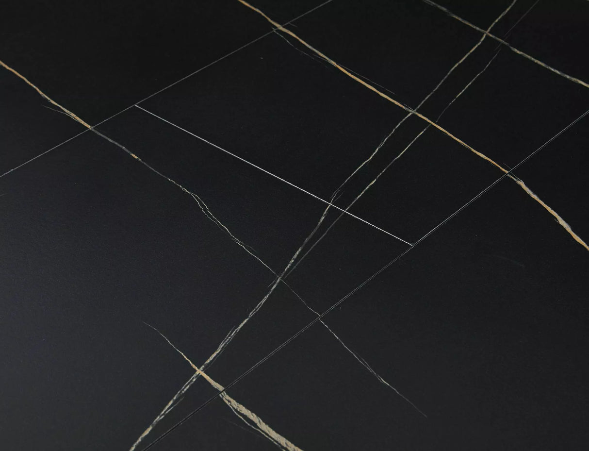 Tavolo allungabile Gaston con piano effetto rovere artigianale e gambe in metallo nero