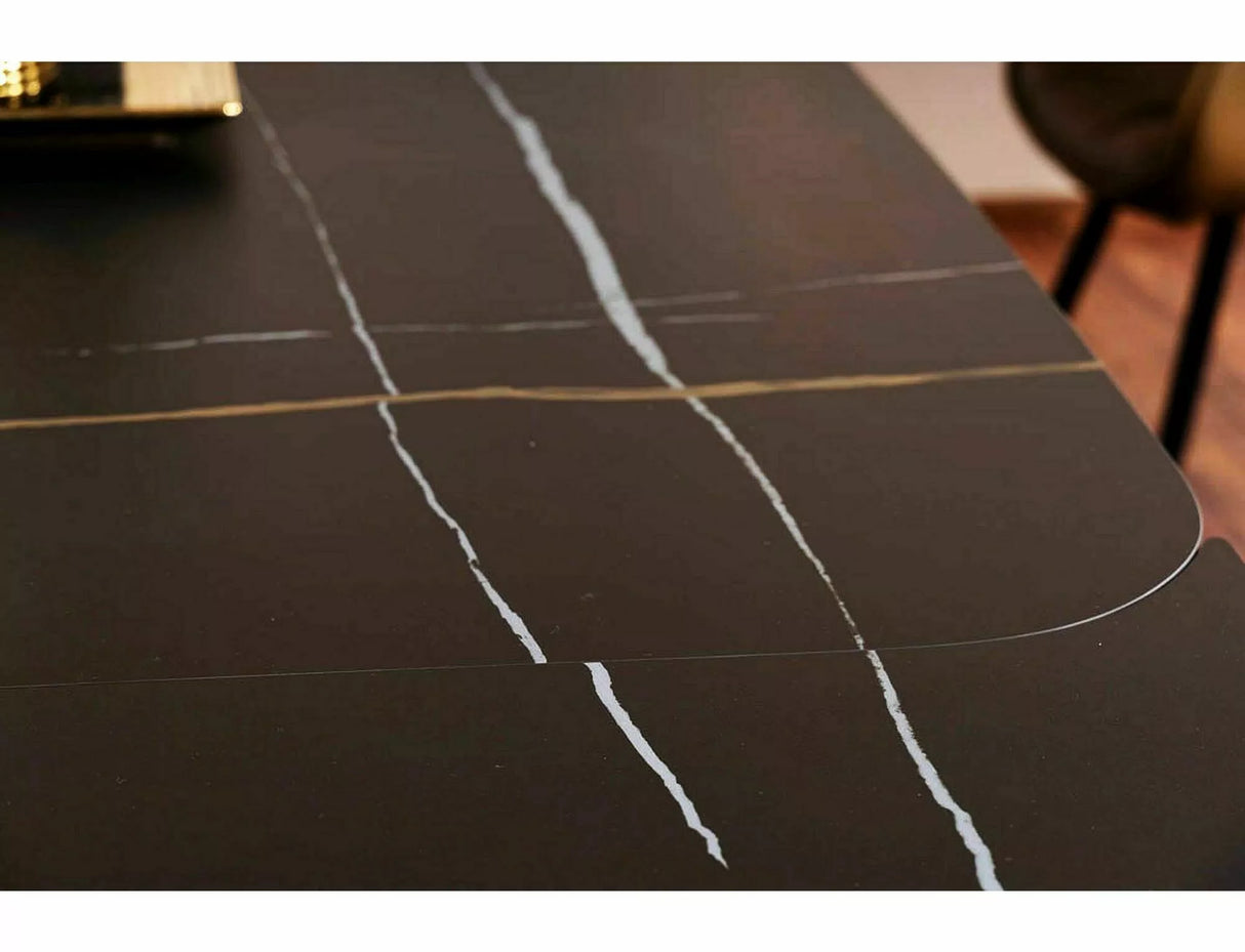 Tavolo Infinity Ceramic allungabile con top in vetroceramica marmo nero e base in metallo verniciato nero opaco