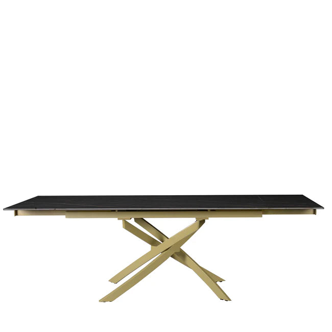 Tavolo Pegaso allungabile in ceramica con gambe incrociate in metallo, design elegante per soggiorno o cucina