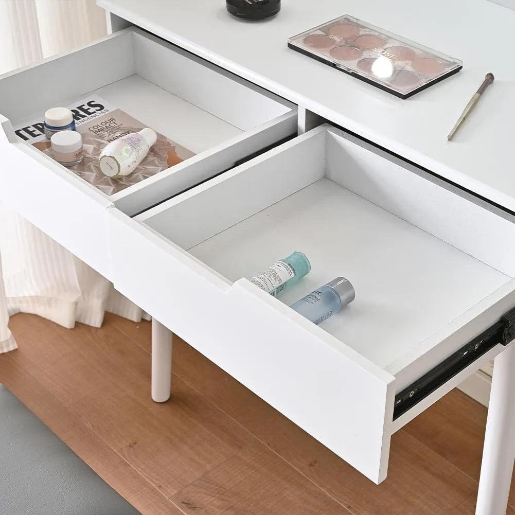 Toeletta trucco Laura Shally Dogan in legno bianco con specchio rotondo illuminato e sgabello imbottito