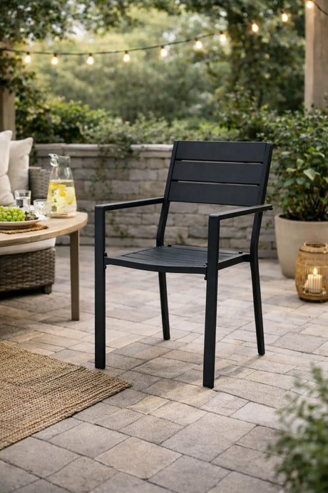 Sedia da giardino Oregon in HDPE effetto legno con struttura in acciaio nero