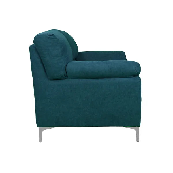 Divano 2 posti GIADA color petrolio con tessuto idrorepellente, piedini in metallo, braccioli morbidi e seduta imbottita. Stile moderno e comfort totale.
